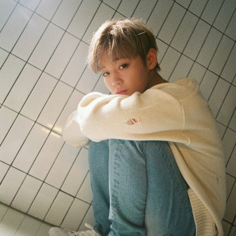 Behind-the-scenes cut of Park Jihoon