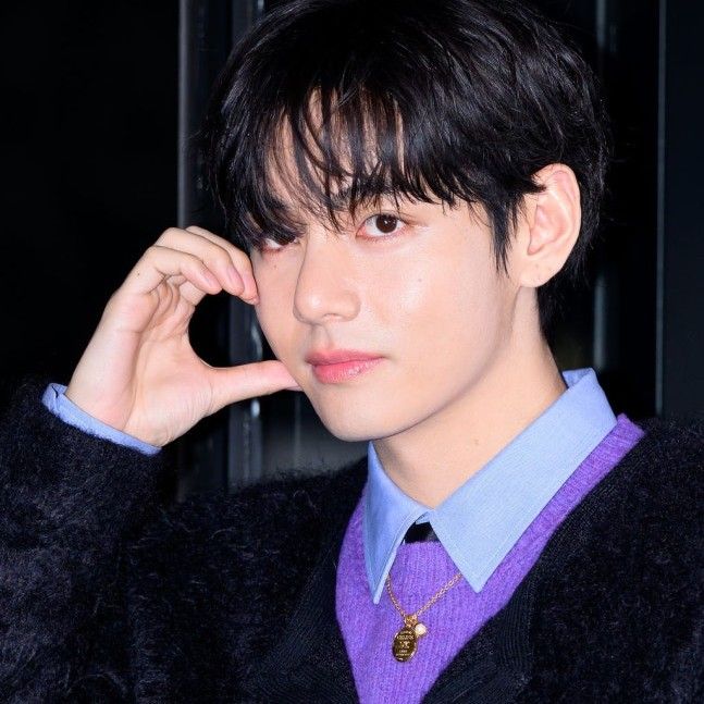 뷔 (방탄소년단)의 최신 사진