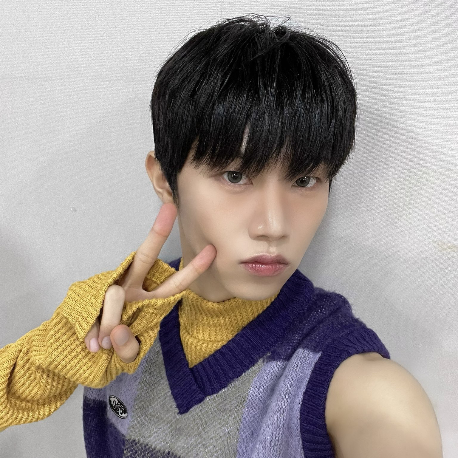 Recent activity shot of Hyunwoo (Xikers)