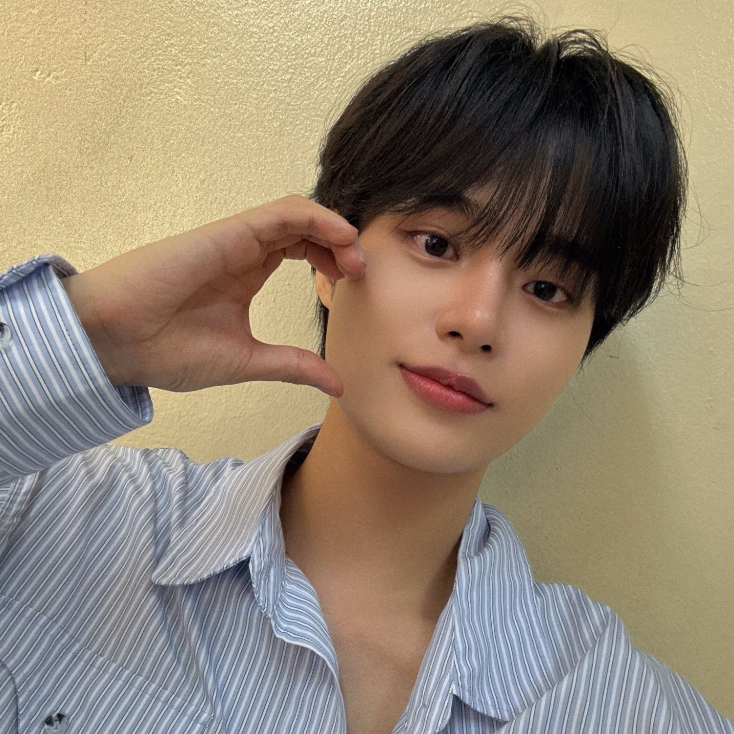 A moment captured by Lee Daehwi (AB6IX)'s fan