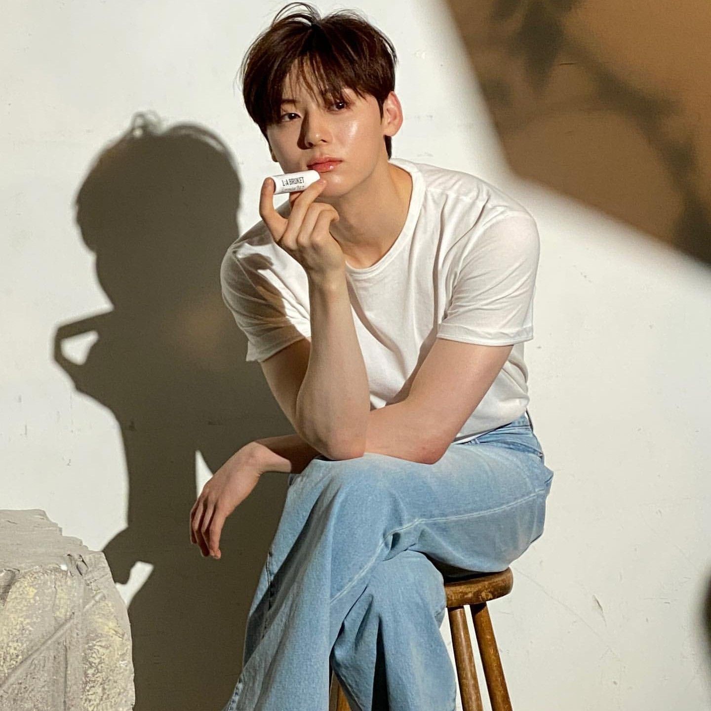 Behind-the-scenes cut of Hwang Minhyun