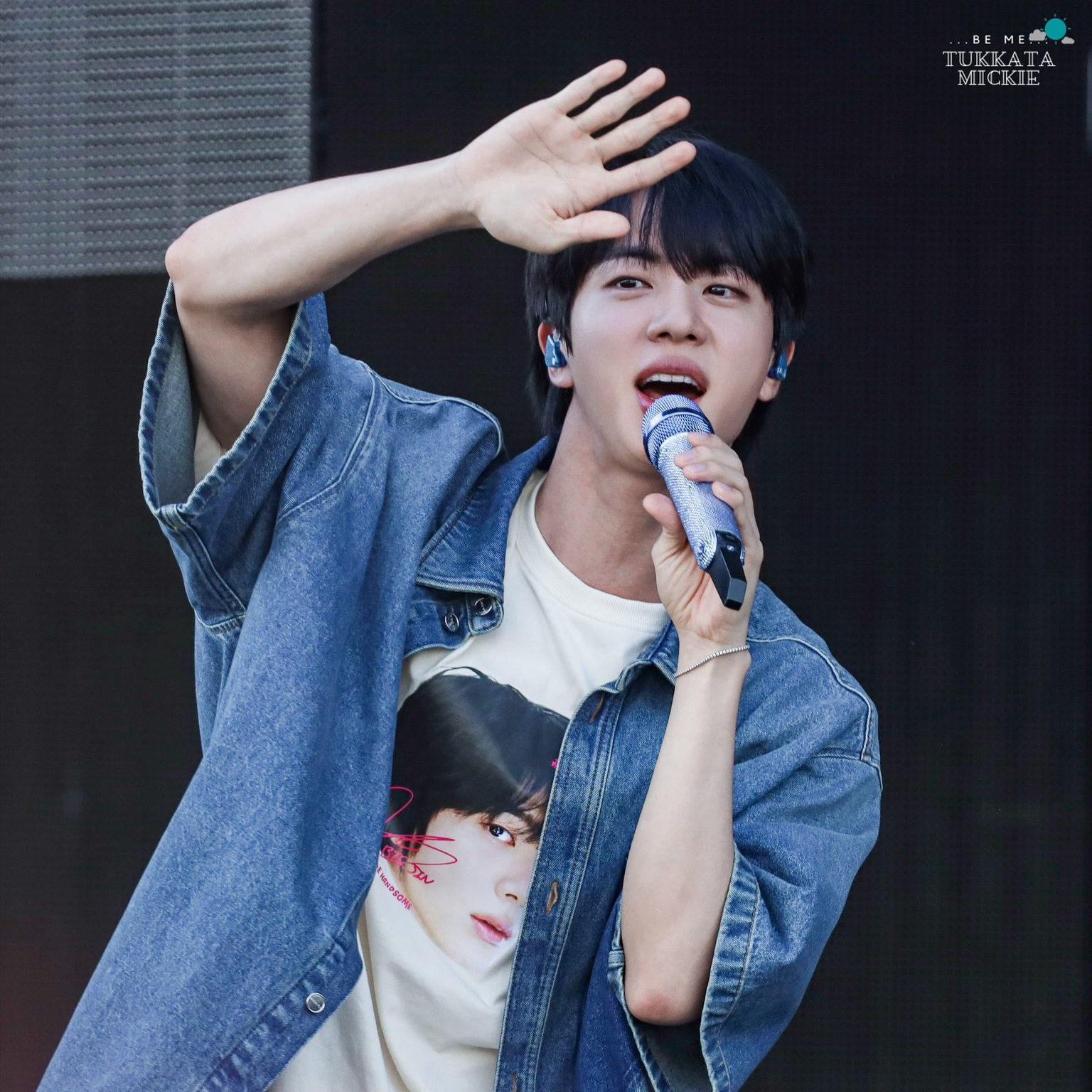 Momen yang diabadikan oleh penggemar Jin (BTS)