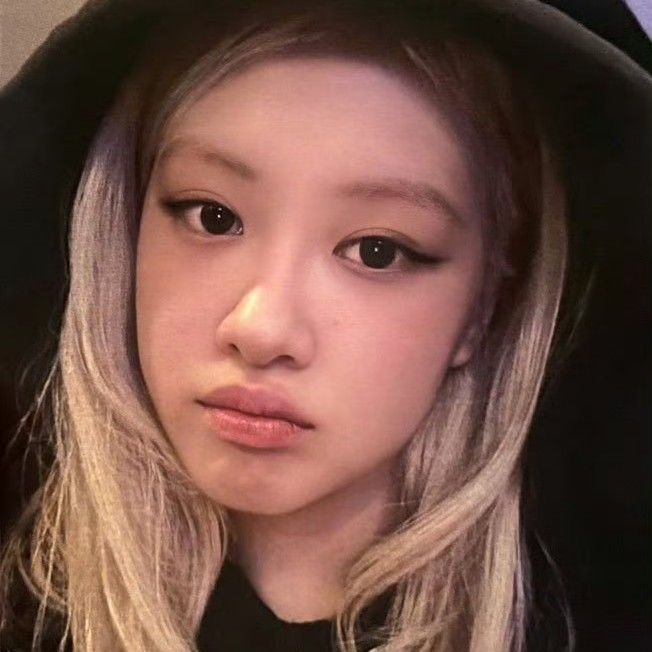 Latest photo of ROSÉ (BLACKPINK)