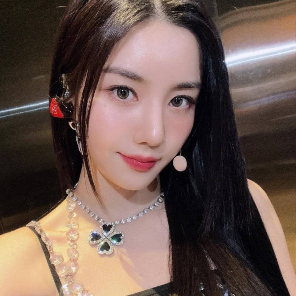 Behind-the-scenes cut of Kwon Eunbi