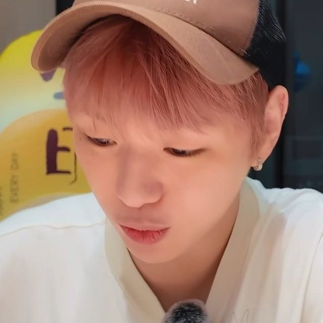 Trending idol content in the community