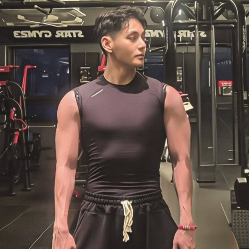 뷔 (방탄소년단)의 최신 사진