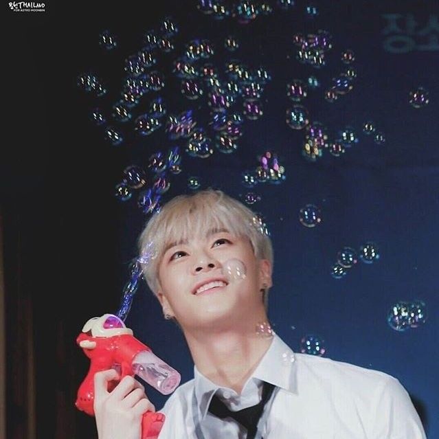 A moment captured by Moonbin (ASTRO)'s fan