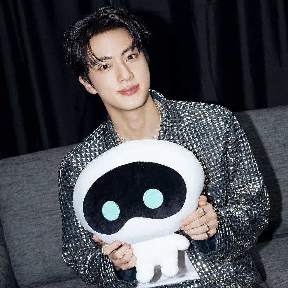 Latest photo of Jin (BTS)