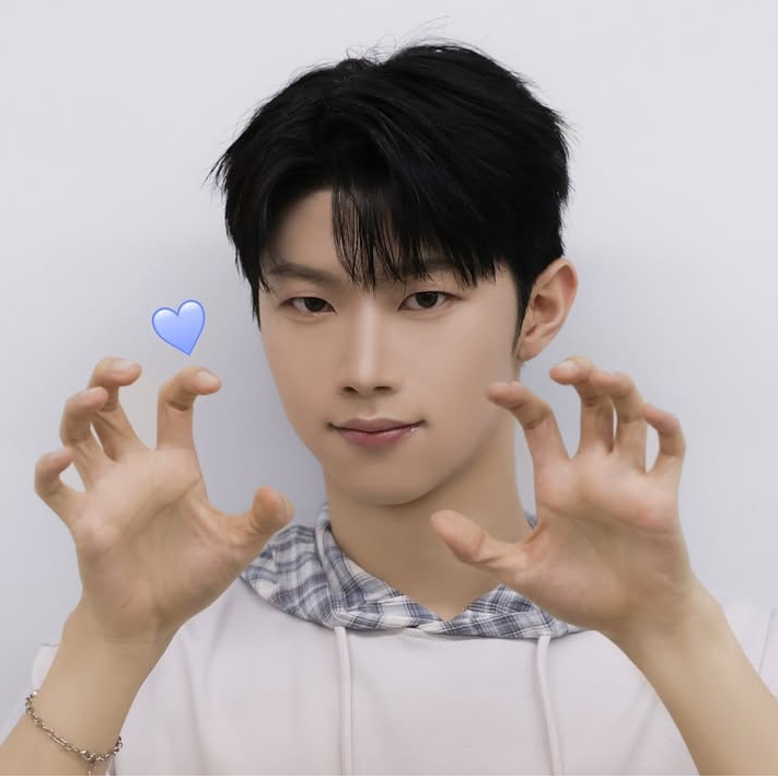 Behind-the-scenes cut of Hyunwoo (Xikers)