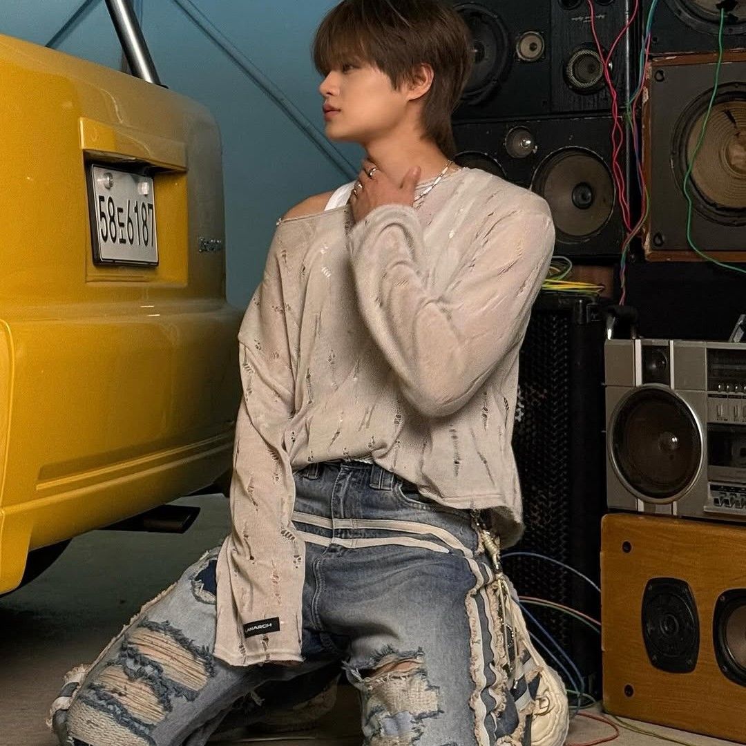 A moment captured by Lee Daehwi (AB6IX)'s fan