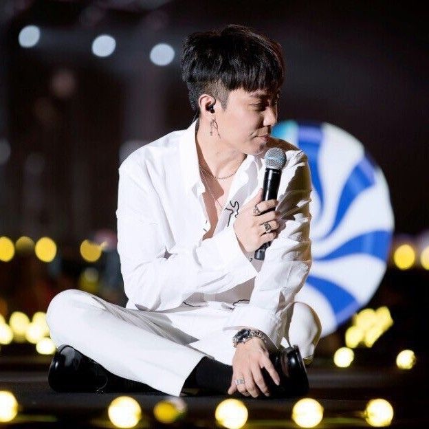 A moment captured by Eun Jiwon (SECHSKIES)'s fan