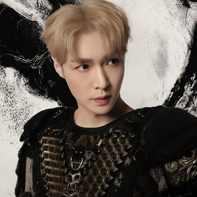 Behind-the-scenes cut of Lay (EXO)