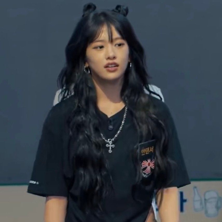Recent activity shot of An Yujin (IVE)