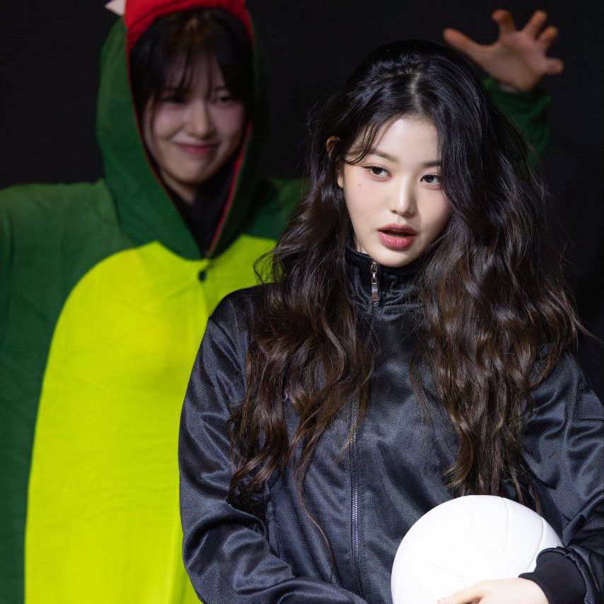 Behind-the-scenes cut of An Yujin (IVE)