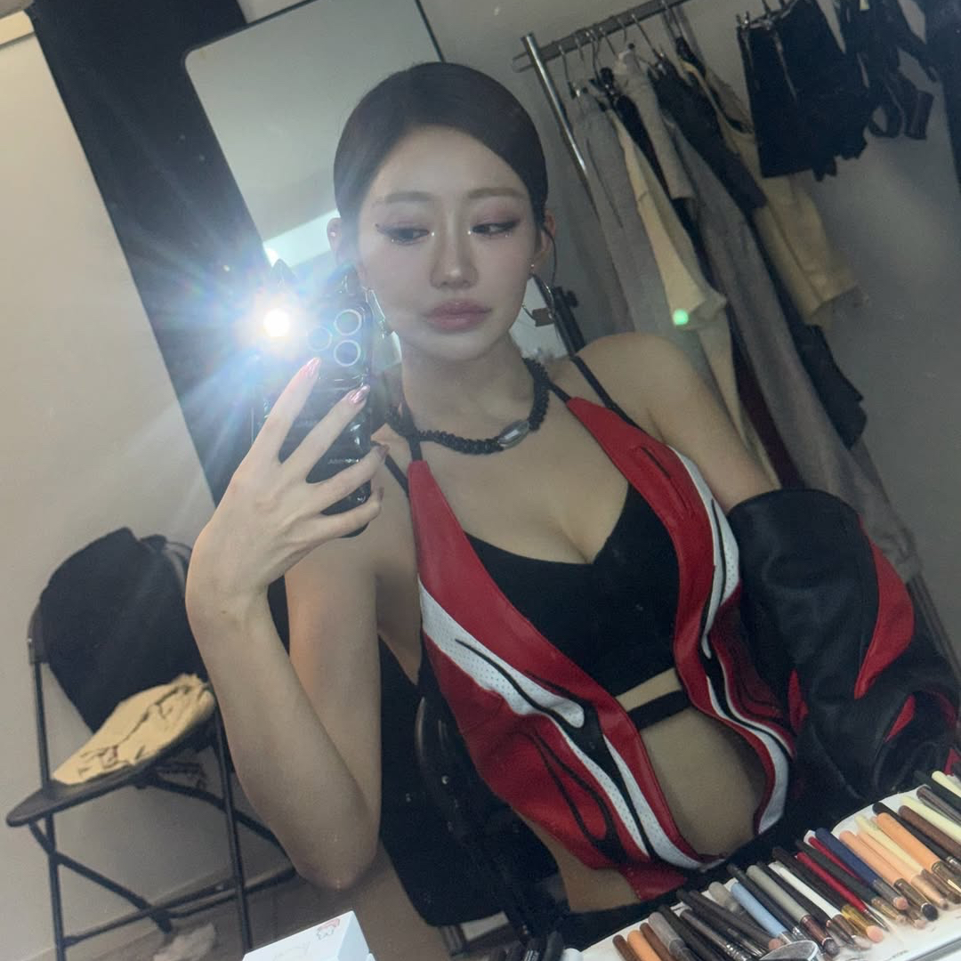 Behind-the-scenes cut of Julie (KISS OF LIFE)