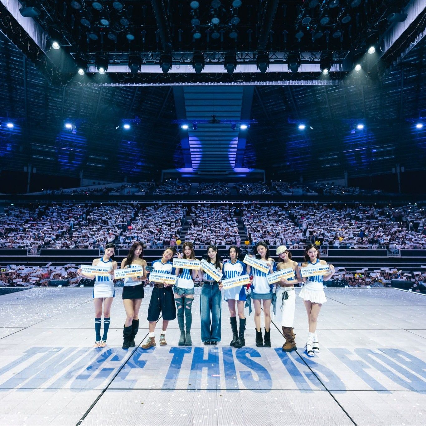 Momen yang diabadikan oleh penggemar TWICE