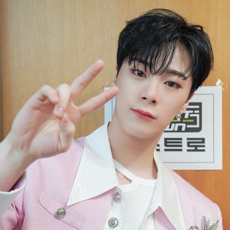 Behind-the-scenes cut of Moonbin (ASTRO)