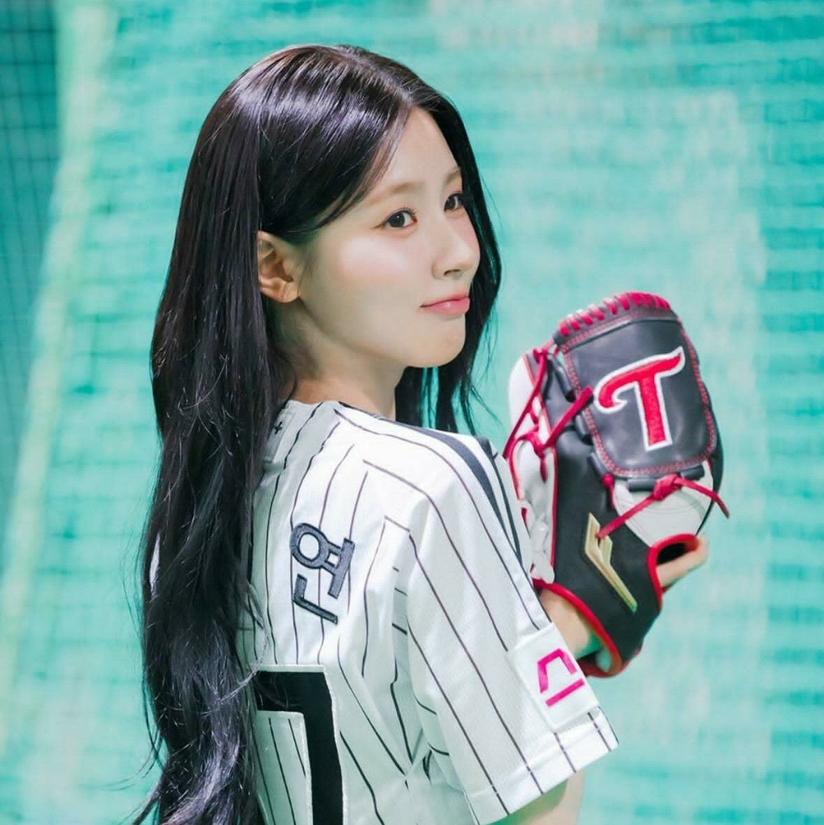 Behind-the-scenes cut of Miyeon (i-dle)