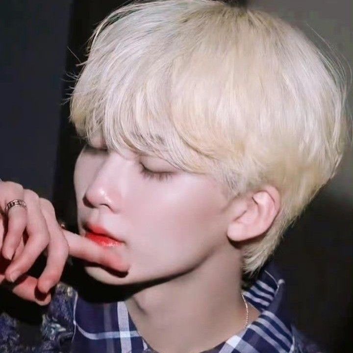 Recent activity shot of Jeonghan (SEVENTEEN)