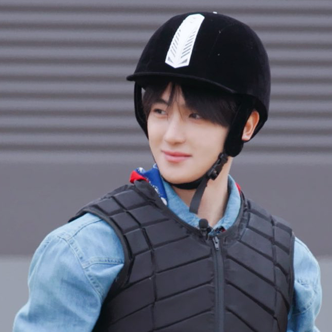 Latest photo of Hyunjae (THE BOYZ)