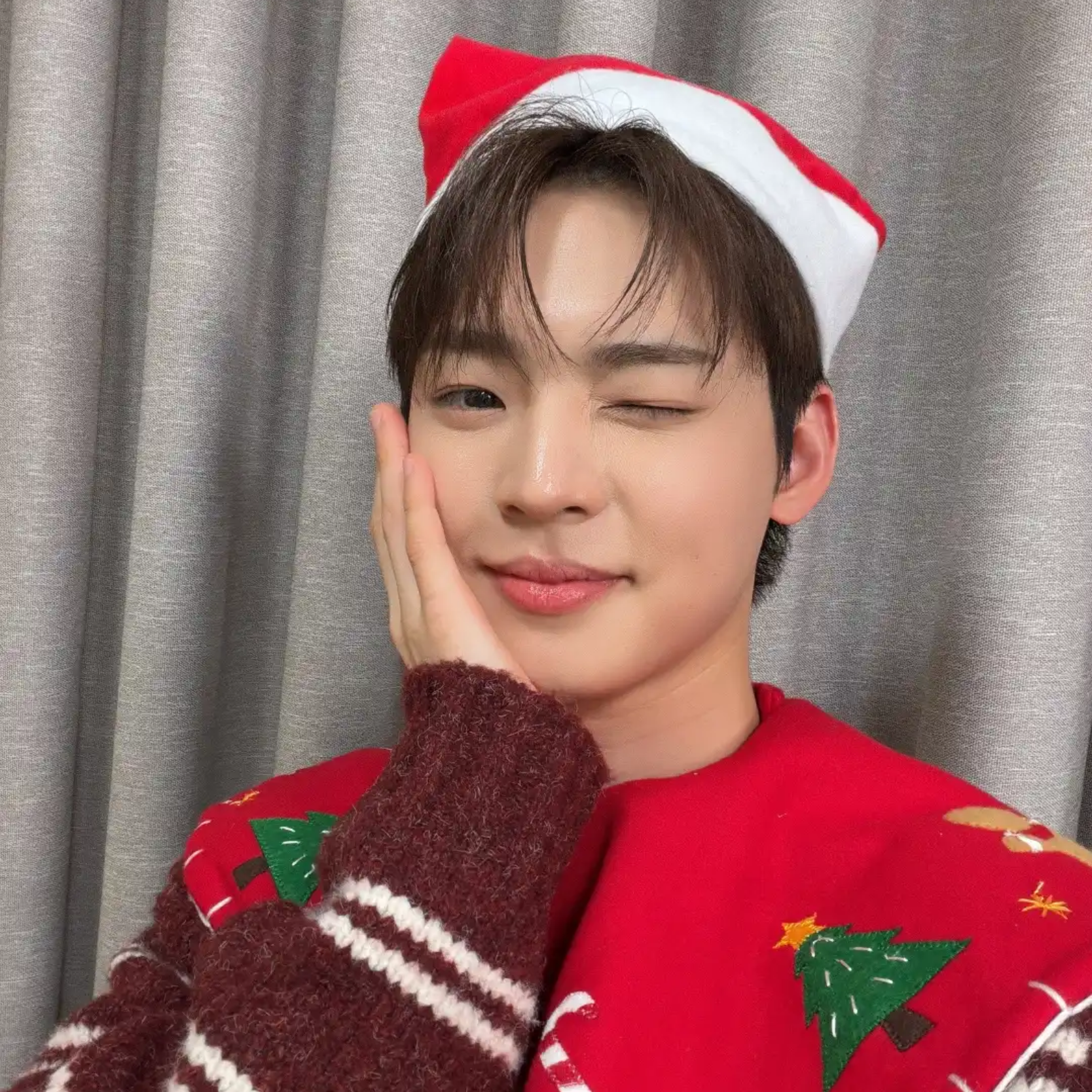 Latest photo of Hyojin (ONF)