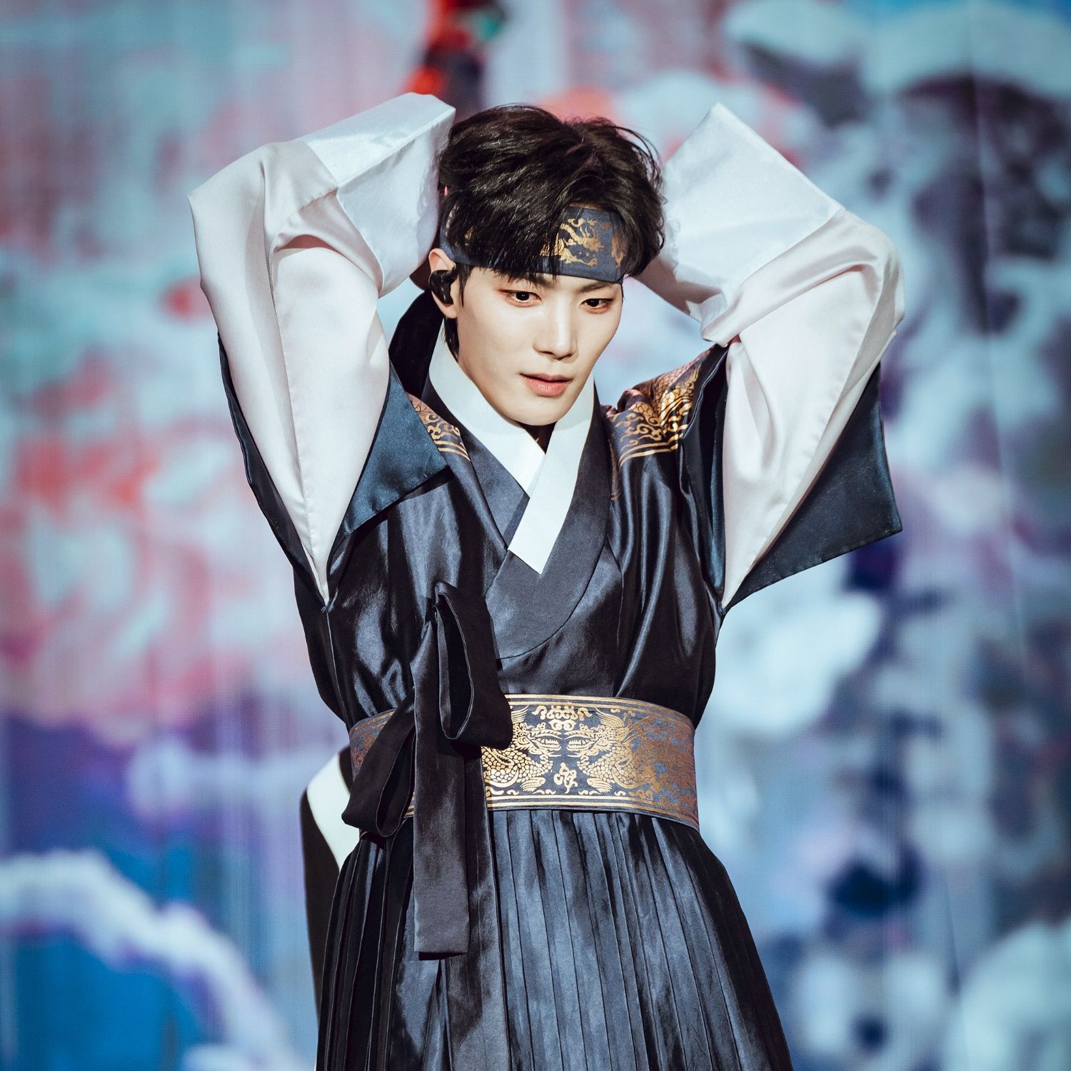 Behind-the-scenes cut of Kim Jonghyeon