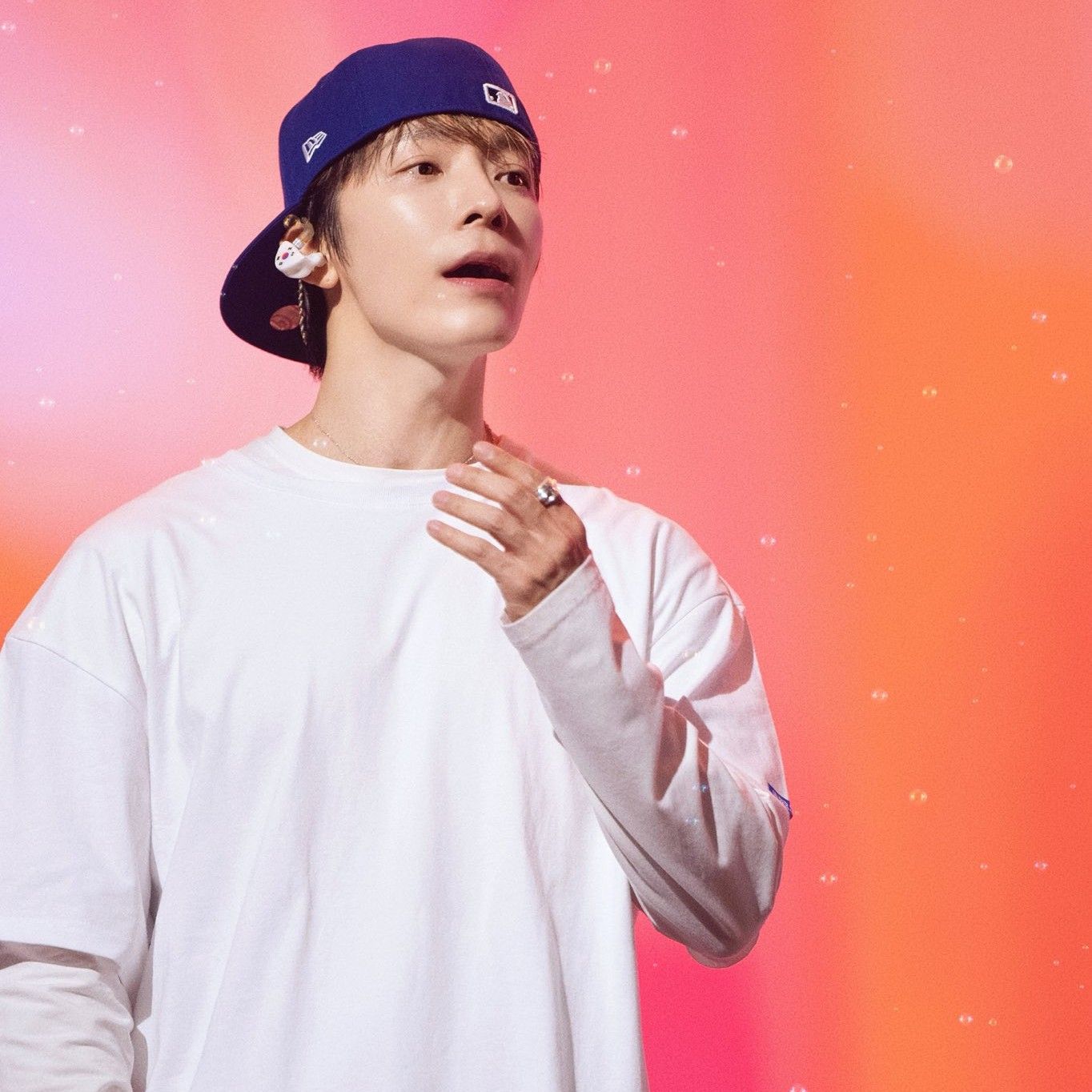 Behind-the-scenes cut of Donghae (Super Junior)