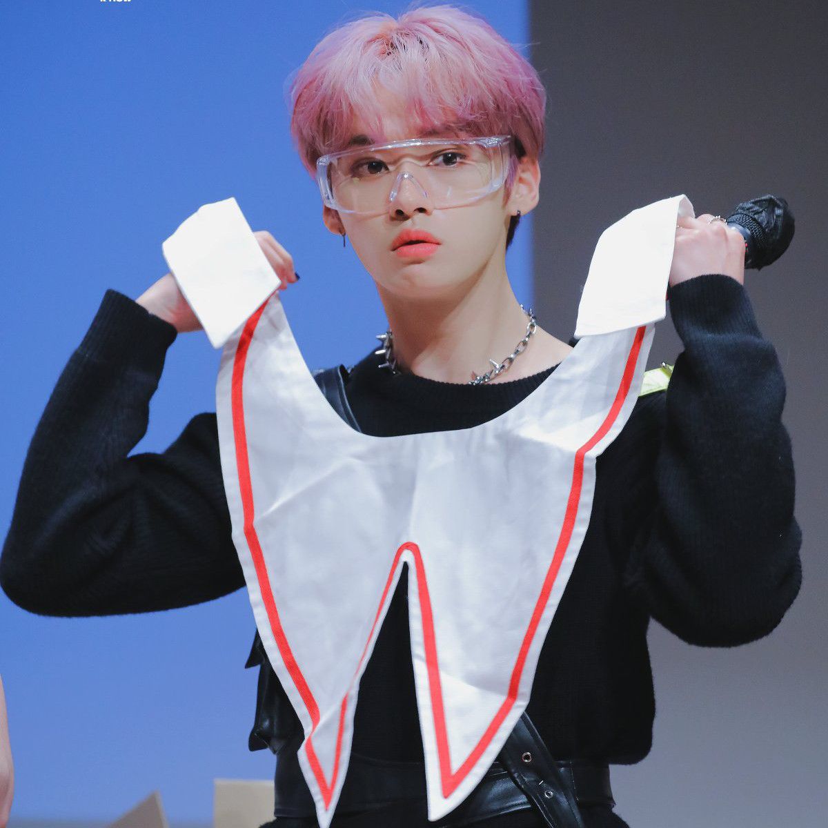 Latest photo of Lee Know (Stray Kids)