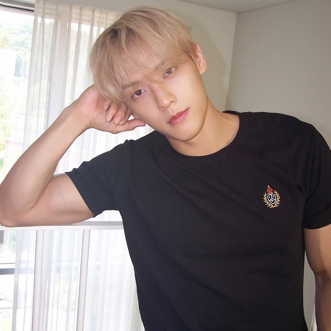 Recent activity shot of Lee Minhyuk (BTOB)