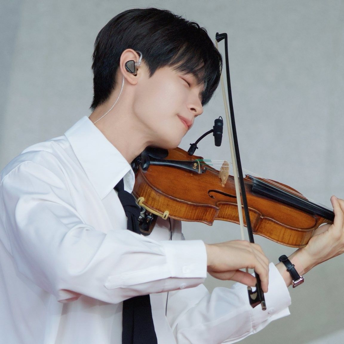 A moment captured by Shin Yechan (LUCY)'s fan