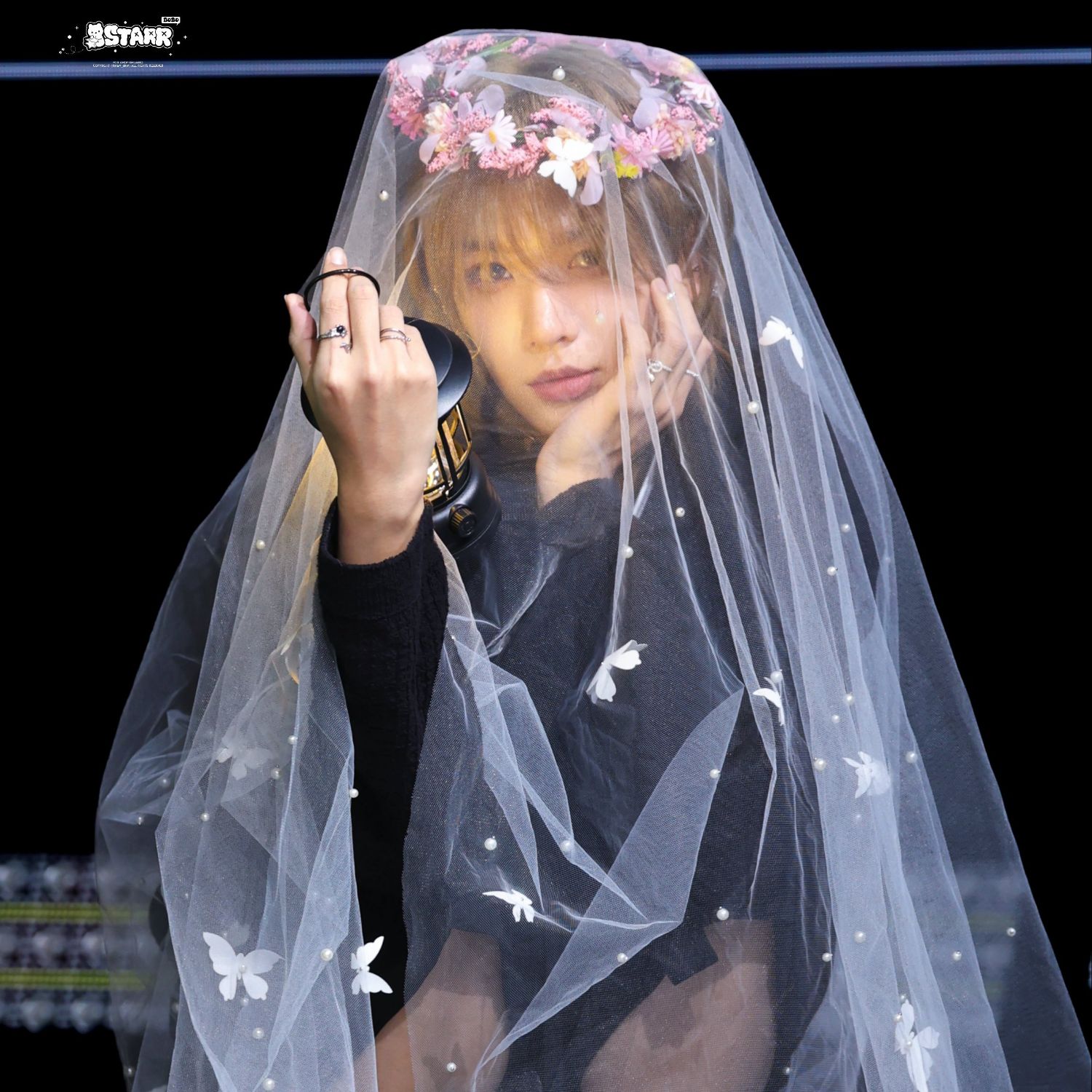 A moment captured by JL (AHOF)'s fan