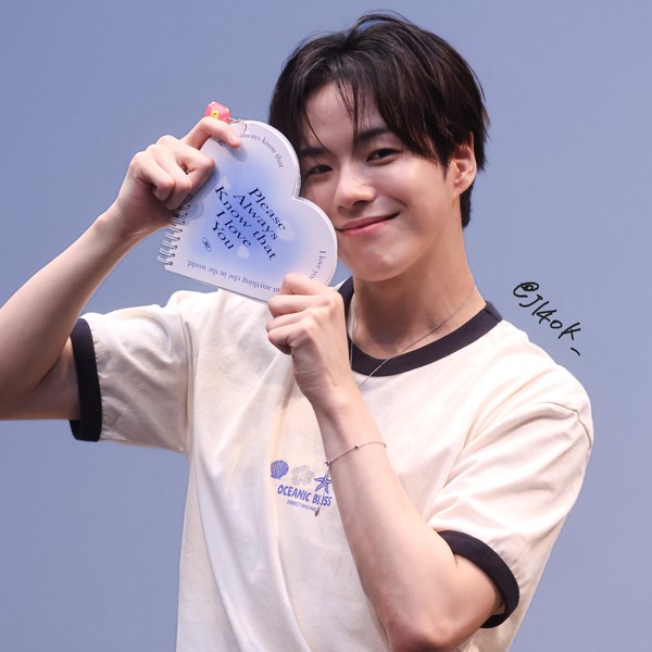 Signature photo of Yoon Jaehyuk (TREASURE) capturing their charm