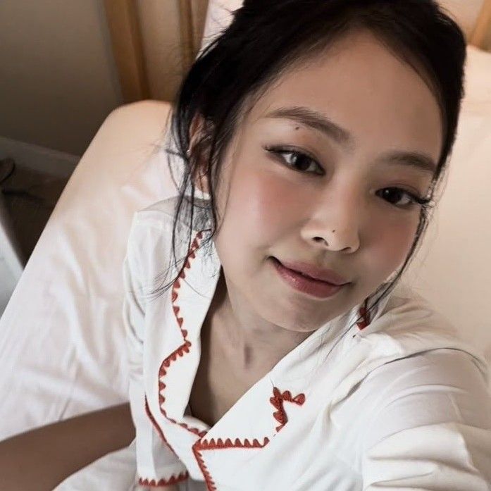 Foto aktivitas terbaru Jennie (BLACKPINK)
