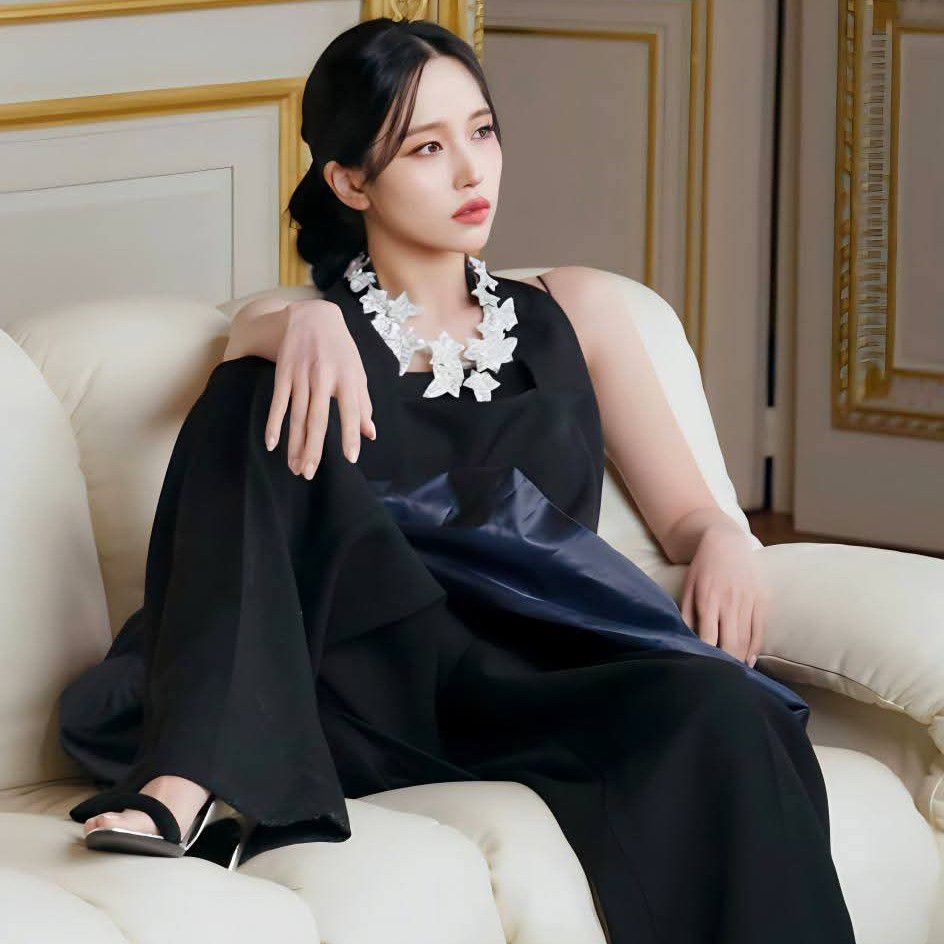 Behind-the-scenes cut of TWICE