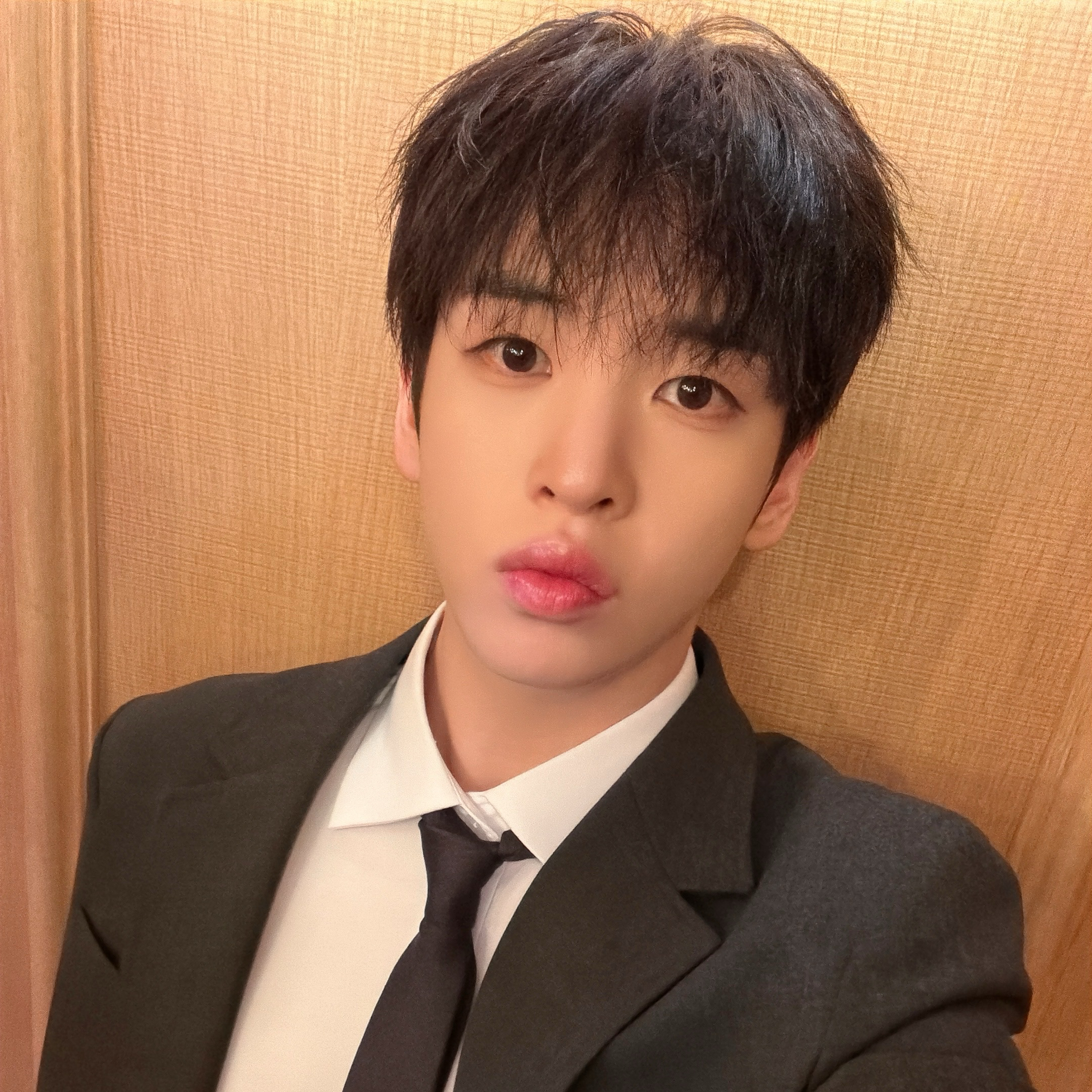 Behind-the-scenes cut of Allen (CRAVITY)