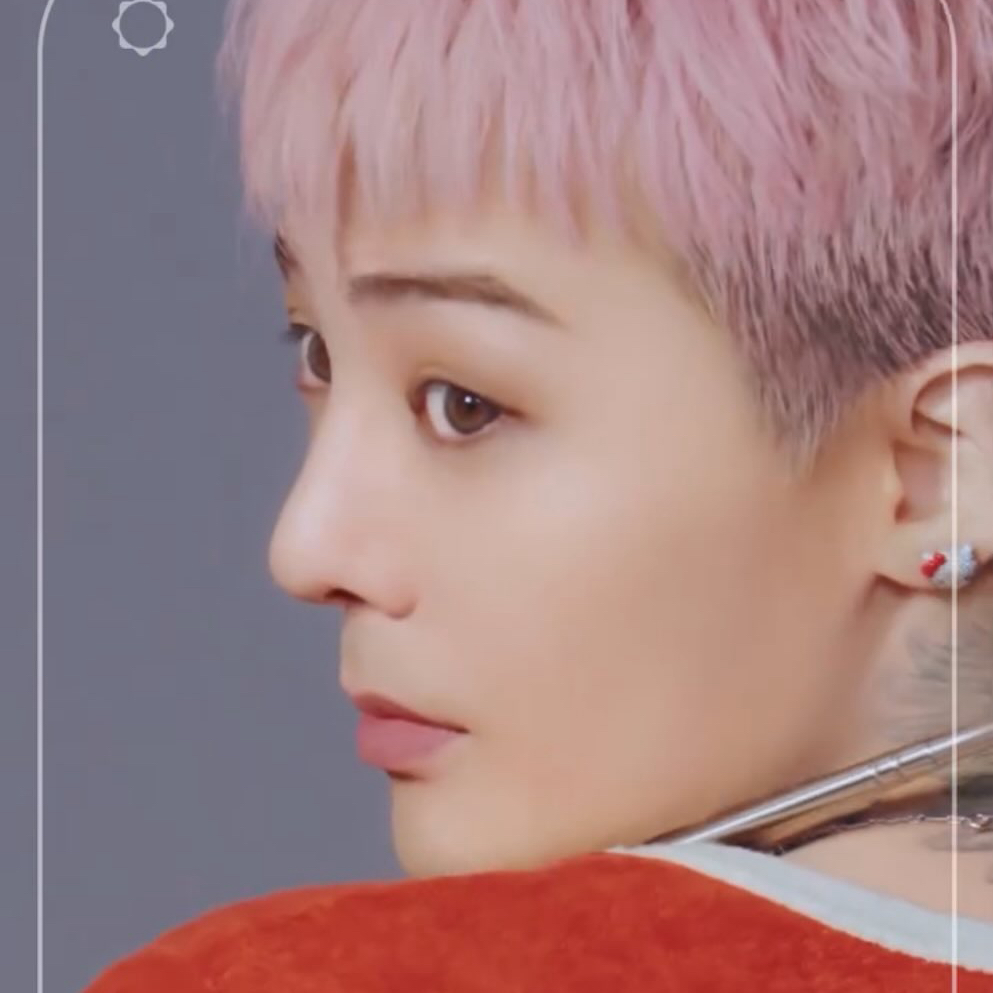 Recent activity shot of G-DRAGON (BIGBANG)