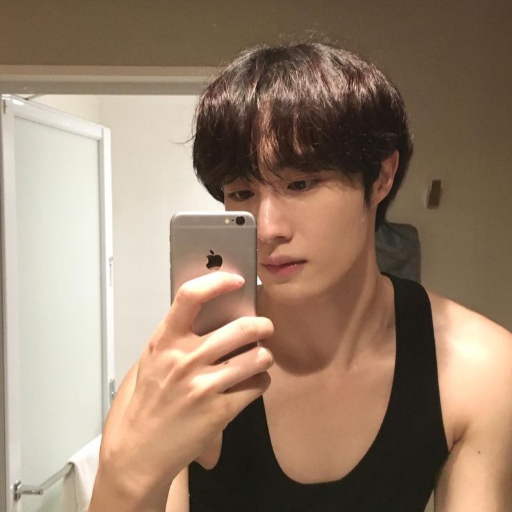 Behind-the-scenes cut of Hyunsuk (CIX)