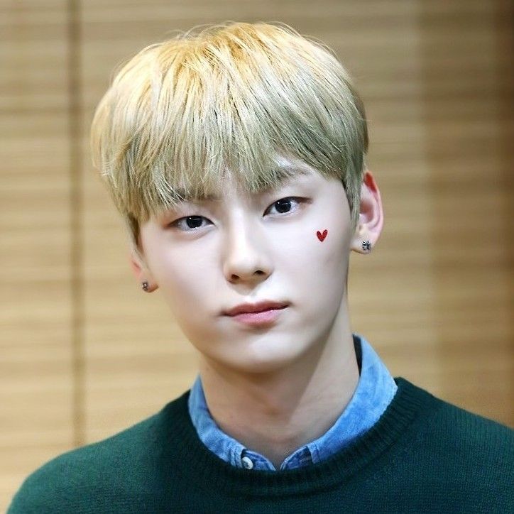 Behind-the-scenes cut of Hwang Minhyun