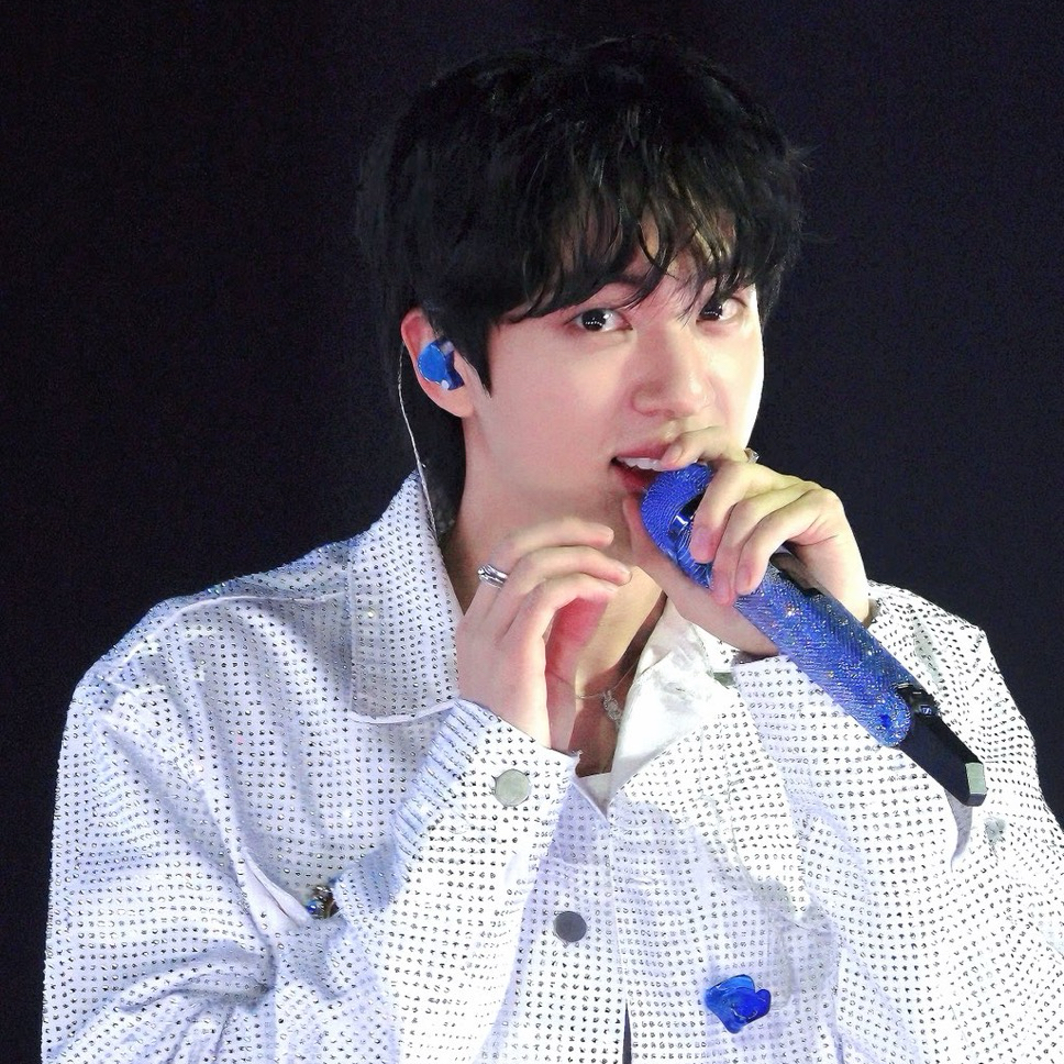 진 (방탄소년단)의 최신 사진