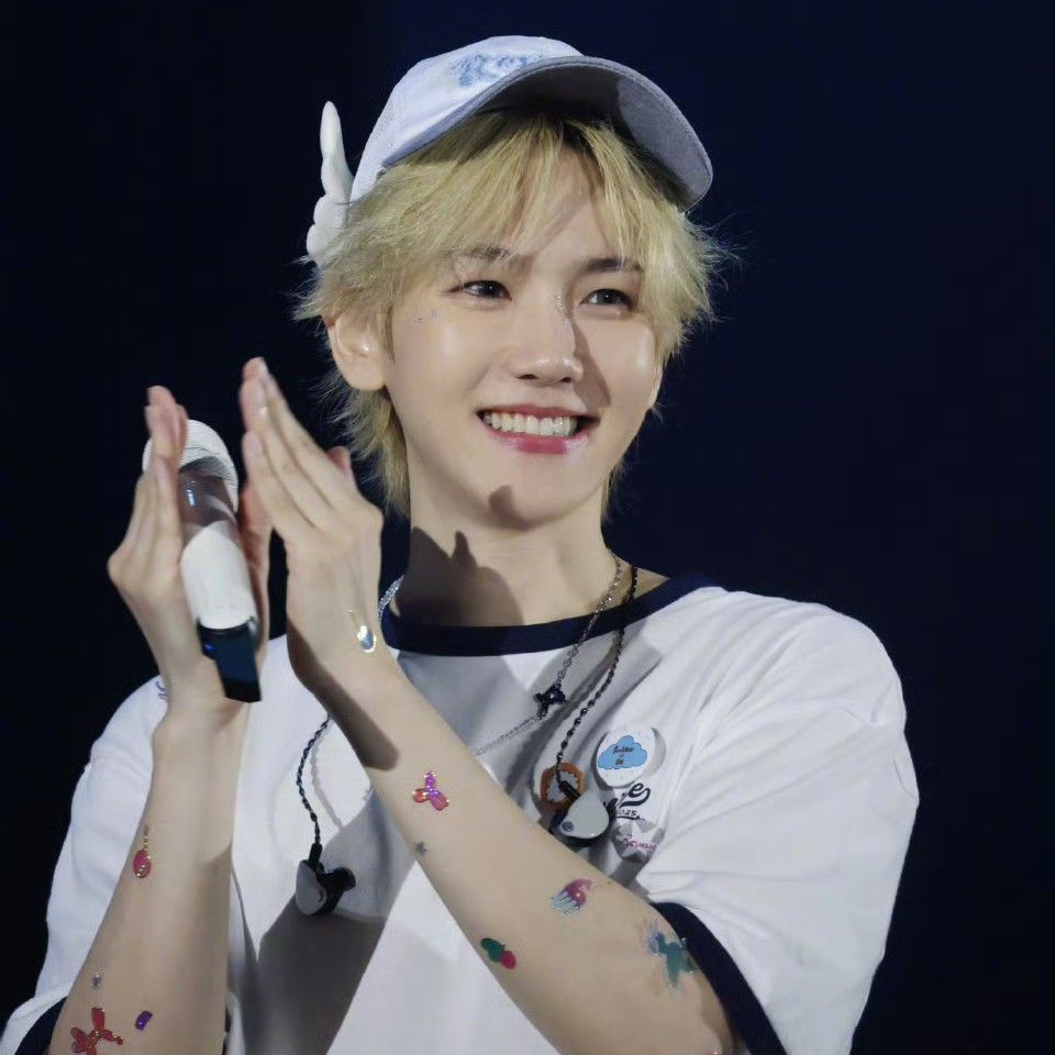 ベクヒョン (EXO)の舞台裏ショット