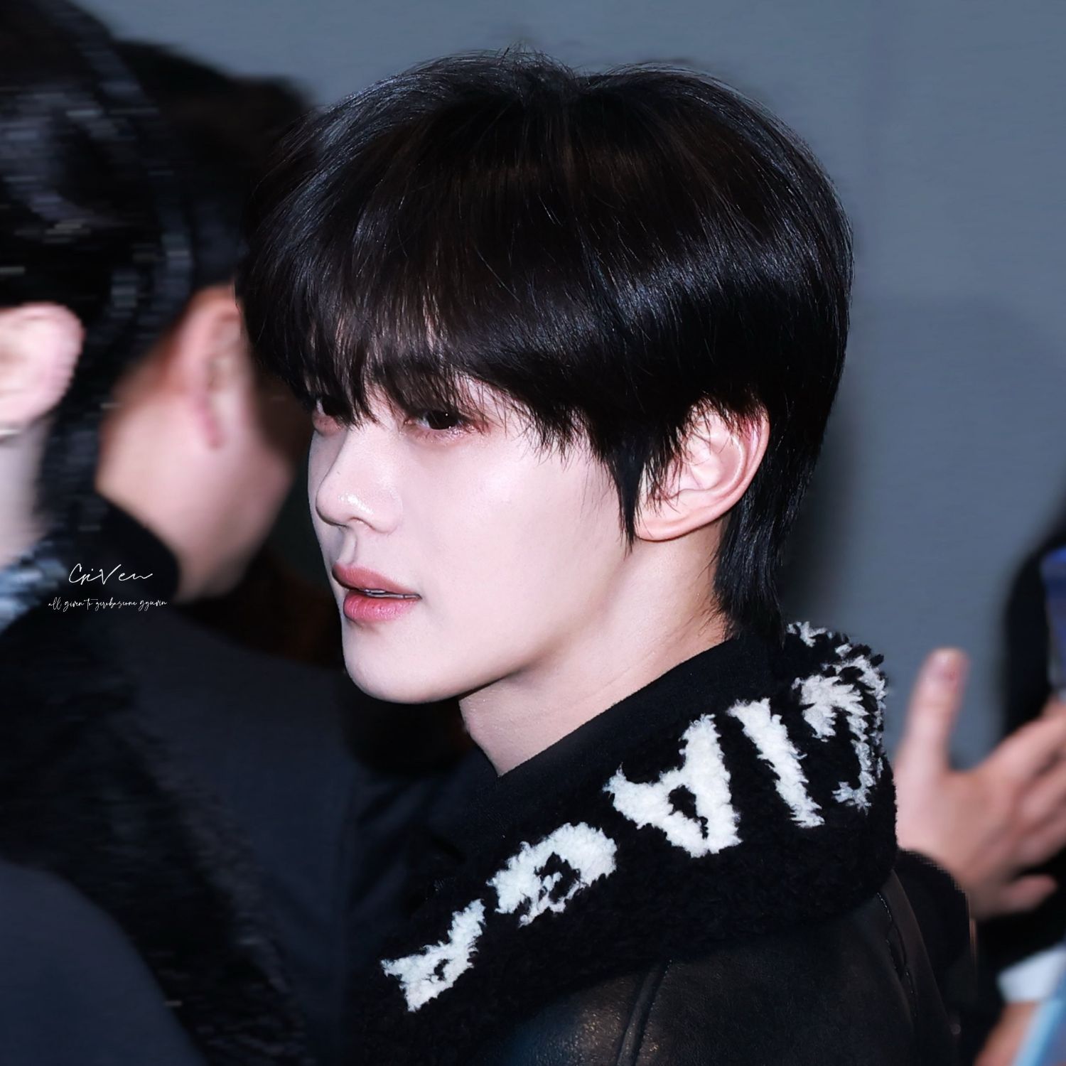 Recent activity shot of Kim Gyuvin (ZEROBASEONE)