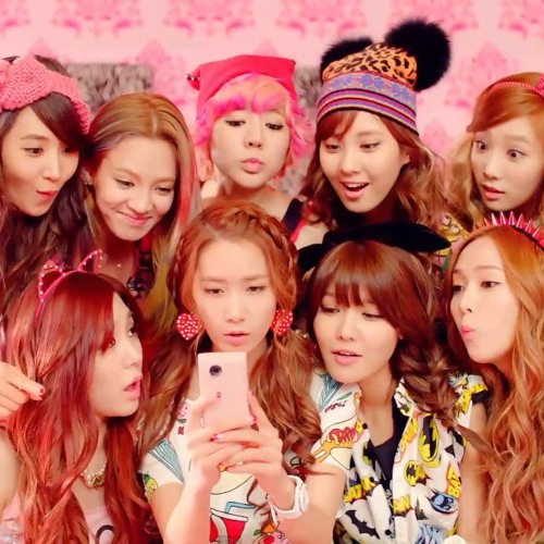 Behind-the-scenes cut of Girls' Generation