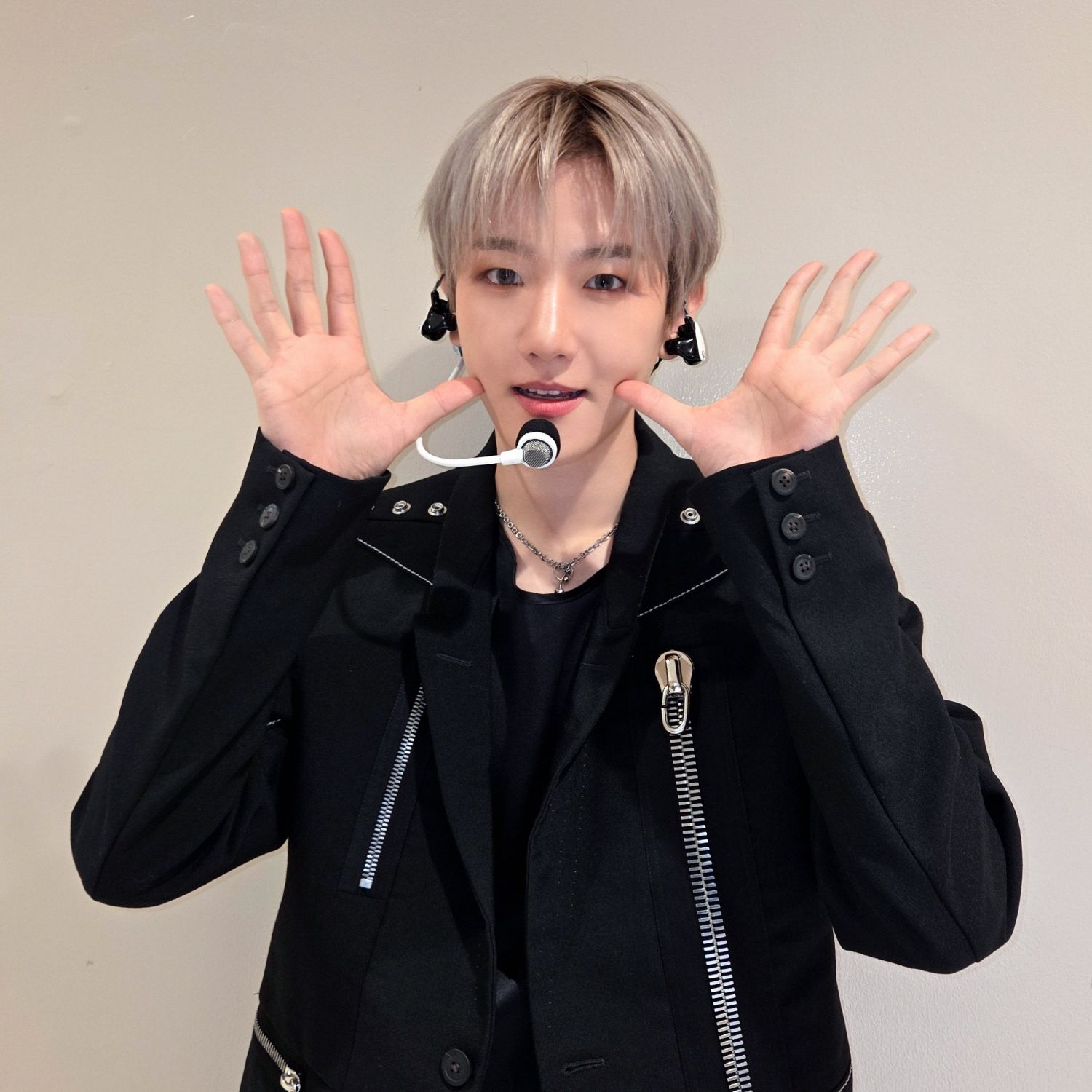 백현 (EXO)의 비하인드 컷