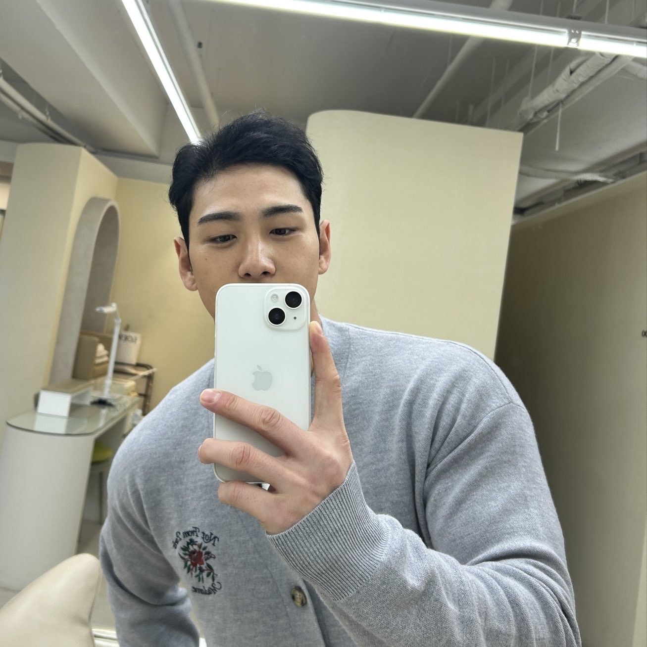 Behind-the-scenes cut of Baekho