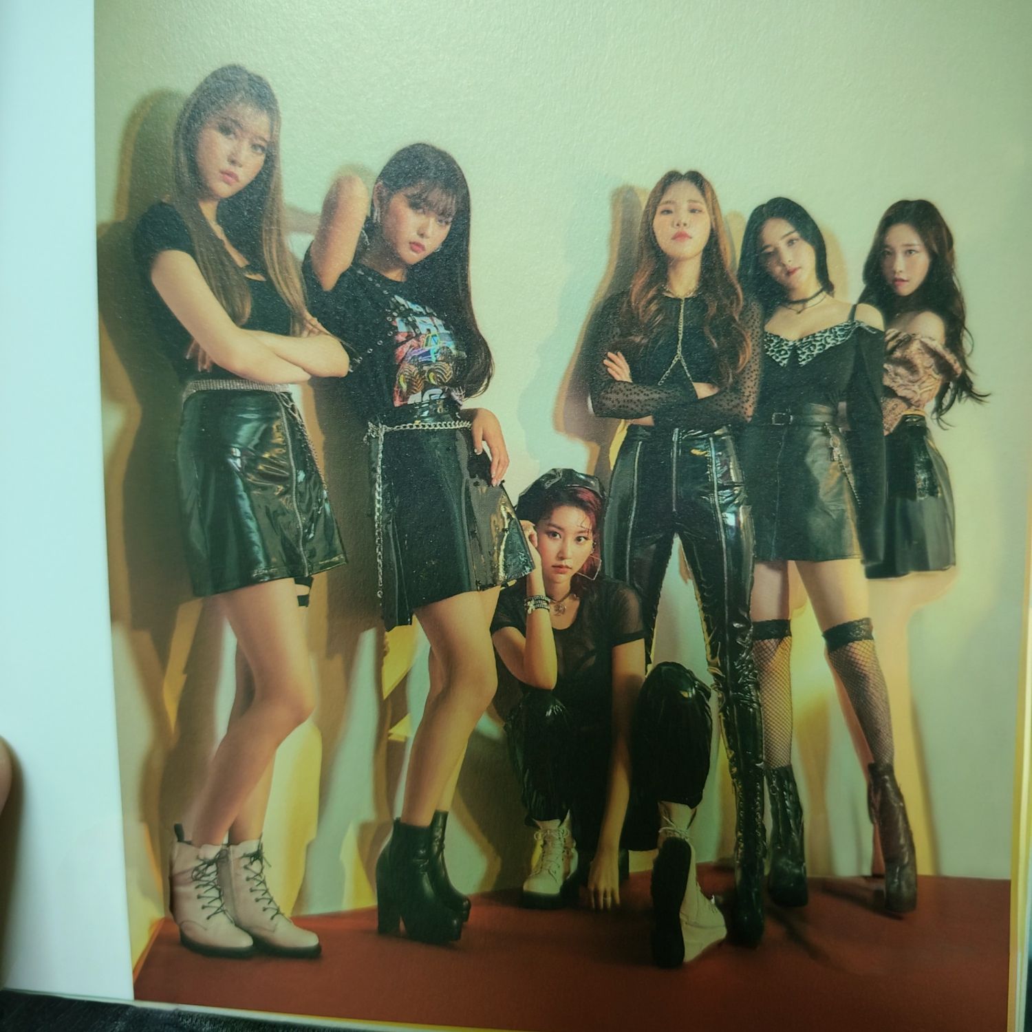 Foto aktivitas terbaru MOMOLAND