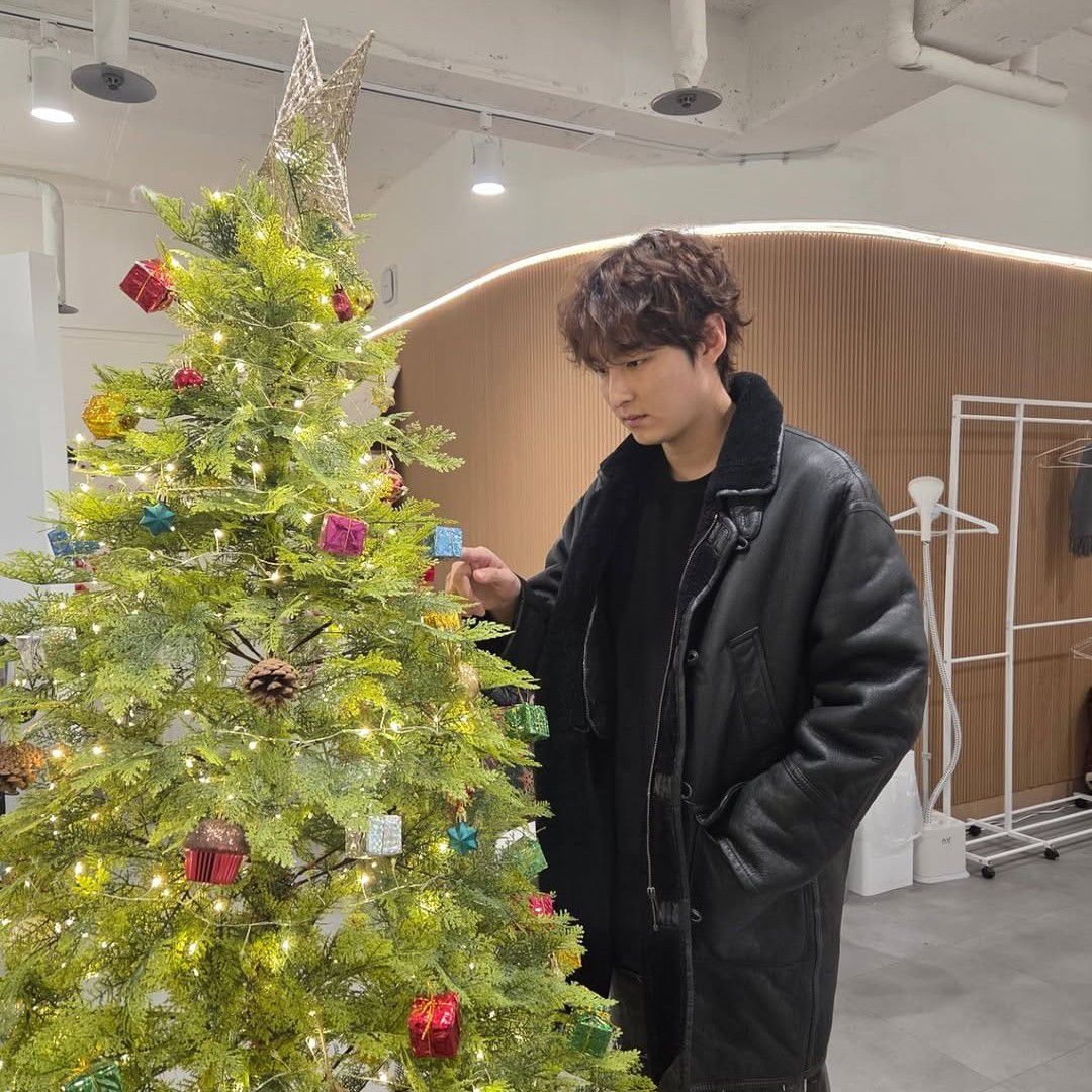 Recent activity shot of Zuho (SF9)