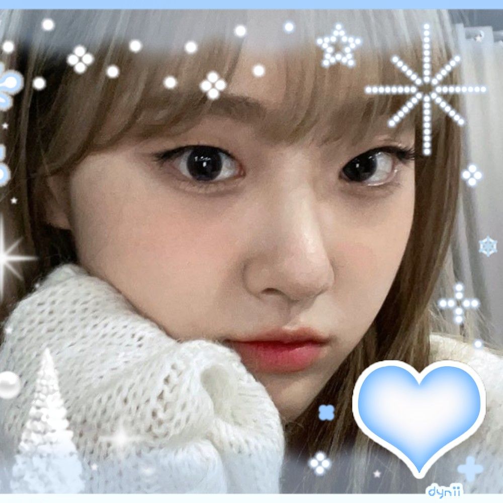 Recent activity shot of Chloe (cignature)