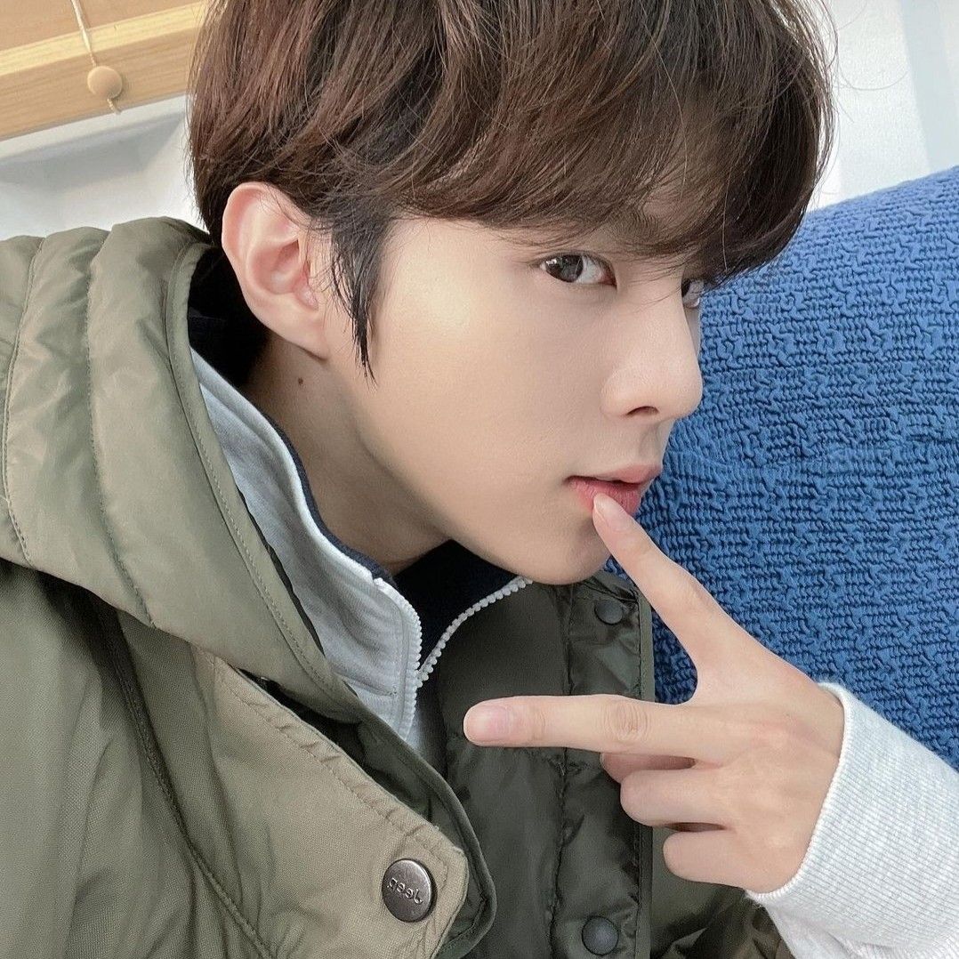 Recent activity shot of Kim Wooseok