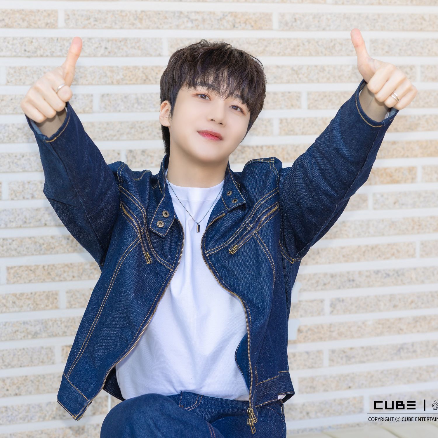 A moment captured by Jinho (PENTAGON)'s fan