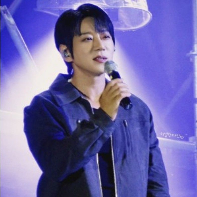 Recent activity shot of Hwang Chiyeol